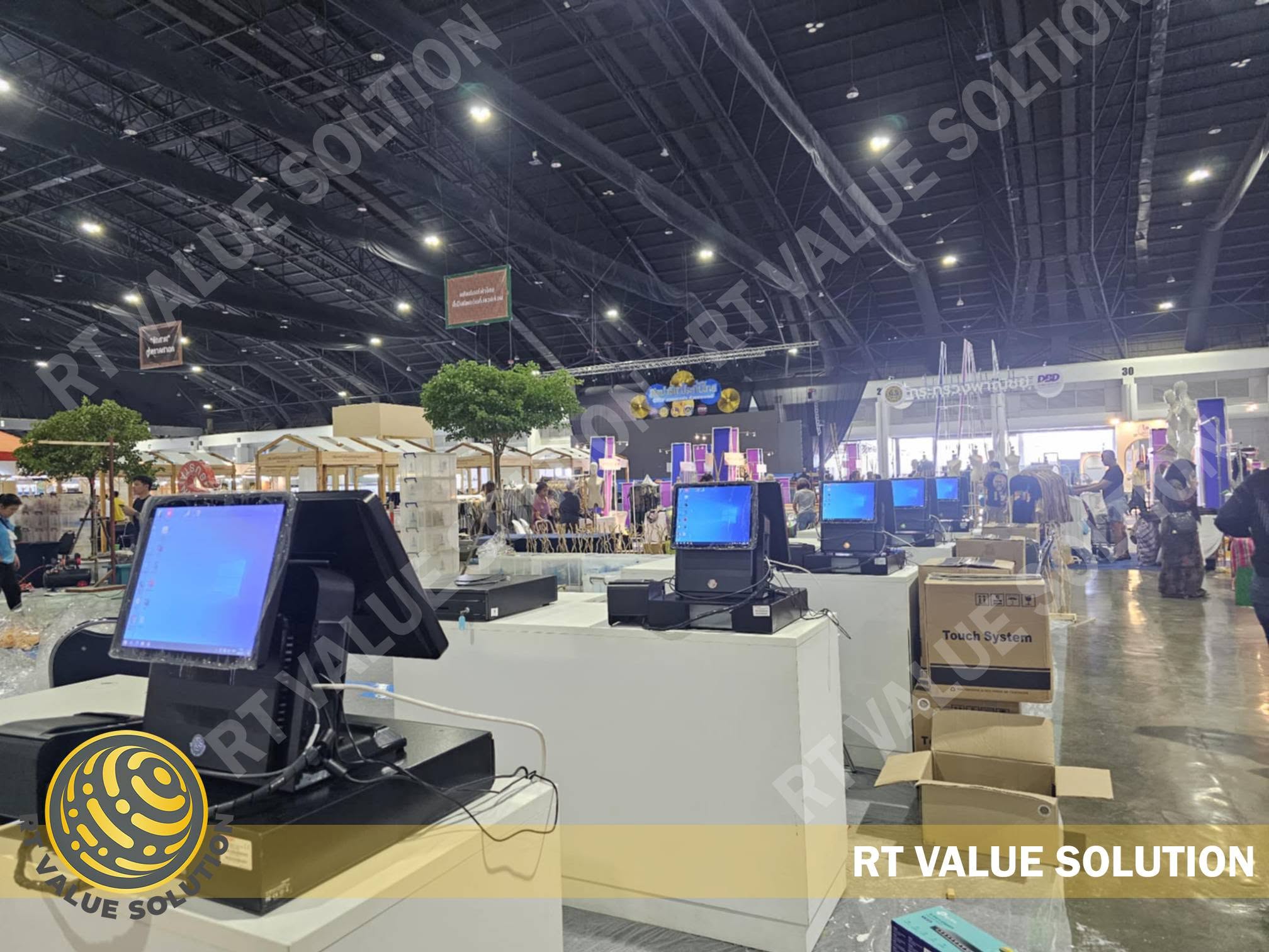 เครื่อง POS ให้เช่าที่ทีม RT Value ติดตั้งบนเคาน์เตอร์แคชเชียร์ในงานอีเวนต์